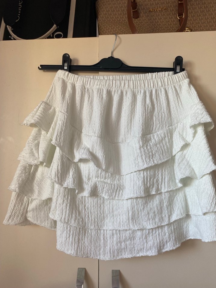 Beyaz Kat Kat Fırfırlı Mini Etek - Görsel 2