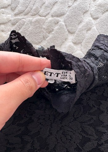 Zara Siyah Dantelli Kolsuz Mini Bluz