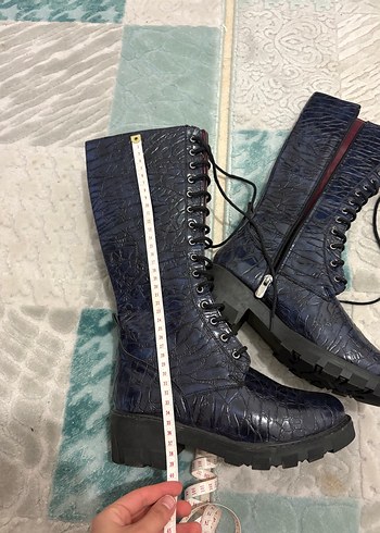 Koyu Mavi Yılan Desenli Bağcıklı Deri Goth Bot - Görsel 4