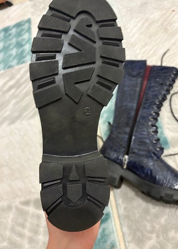 Koyu Mavi Yılan Desenli Bağcıklı Deri Goth Bot - Görsel 3