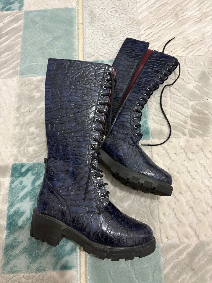 Koyu Mavi Yılan Desenli Bağcıklı Deri Goth Bot - Görsel 2