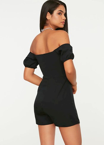 Trendyolmilla Siyah Cut Out/Pencere Detaylı Dokuma Kısa Tulum - Görsel 3