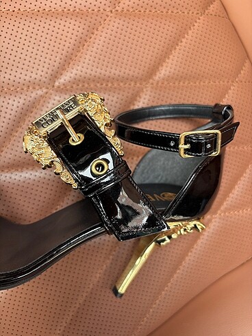 39 Beden VERSACE TOPUKLU AYAKKABI