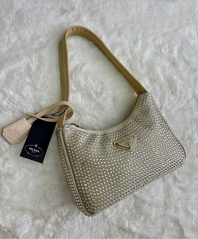 PRADA ÇANTA
