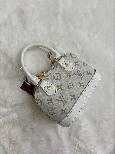 LOUIS VUITTON ÇANTA