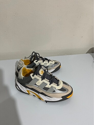 Adidas spor ayakkabı