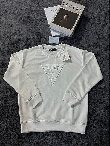 Beyaz guess sweatshirt