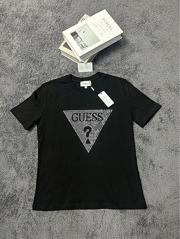 Diğer Guess tişört