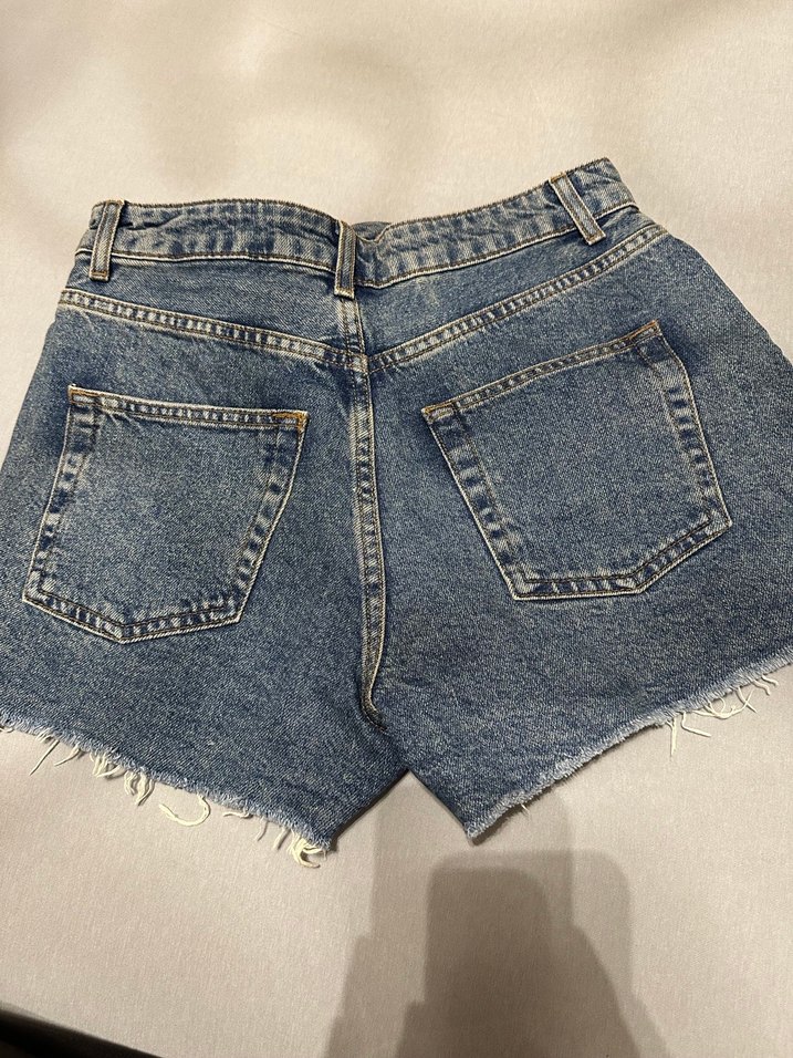 Nakışlı Mini Kot Şort - Görsel 2