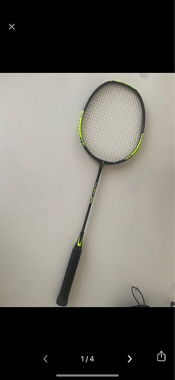 Badminton raketi