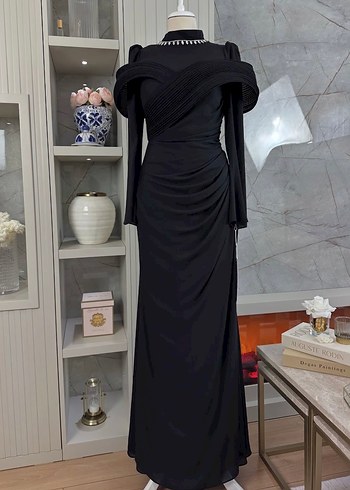 Uzun Siyah Drapeli Gotik Elbise - Görsel 2