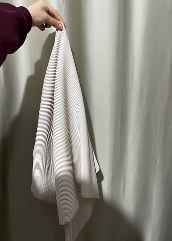 Kadın Pilili Beyaz Şal - Görsel 2