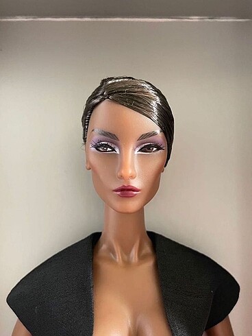 Beden Integrity Toys Elyse Jolie