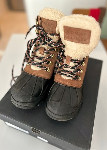 37 Beden tommy hilfiger 37 numara bot iki kere anca giyildi