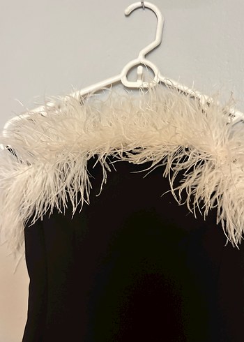 Otriş Tüy Detaylı Siyah Straplez Mini Elbise - Görsel 2