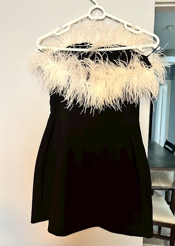 Otriş Tüy Detaylı Siyah Straplez Mini Elbise - Görsel 3