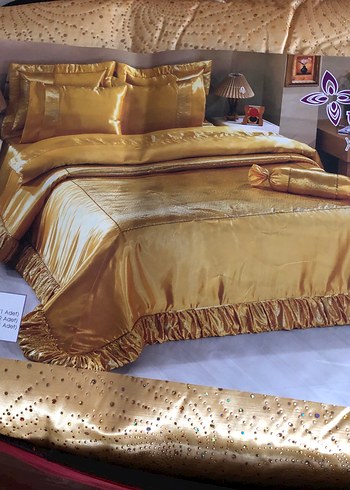Altın Renkli İşlemeli Parlak Yatak Örtüsü - Görsel 4