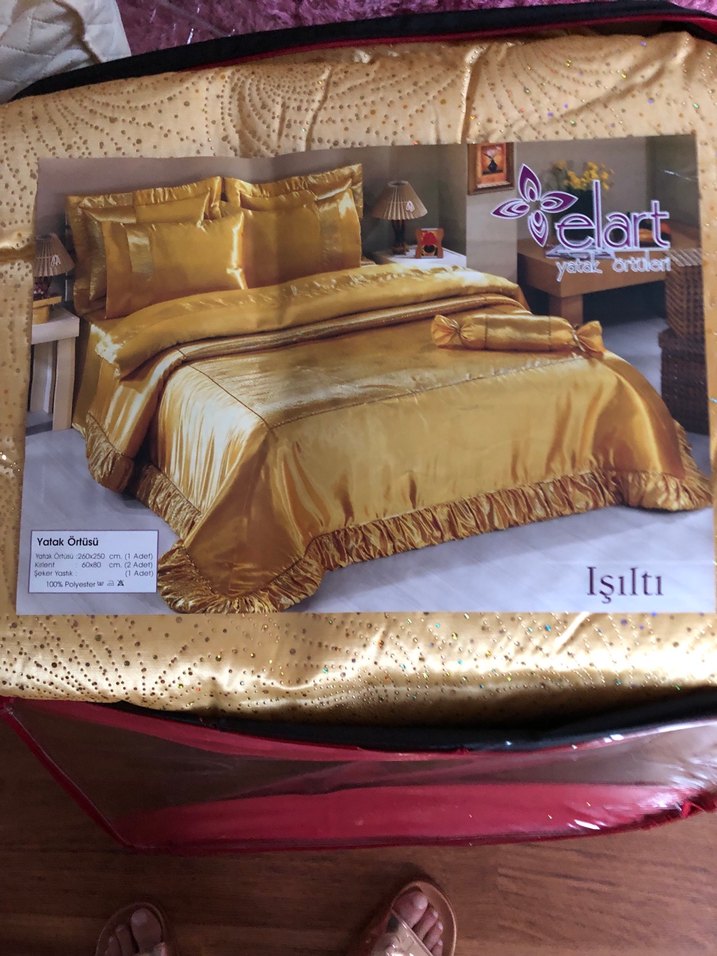 Altın Renkli İşlemeli Parlak Yatak Örtüsü - Görsel 5