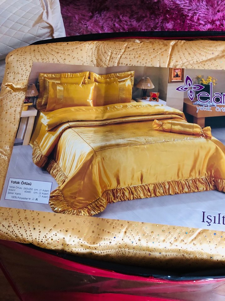 Altın Renkli İşlemeli Parlak Yatak Örtüsü - Görsel 2