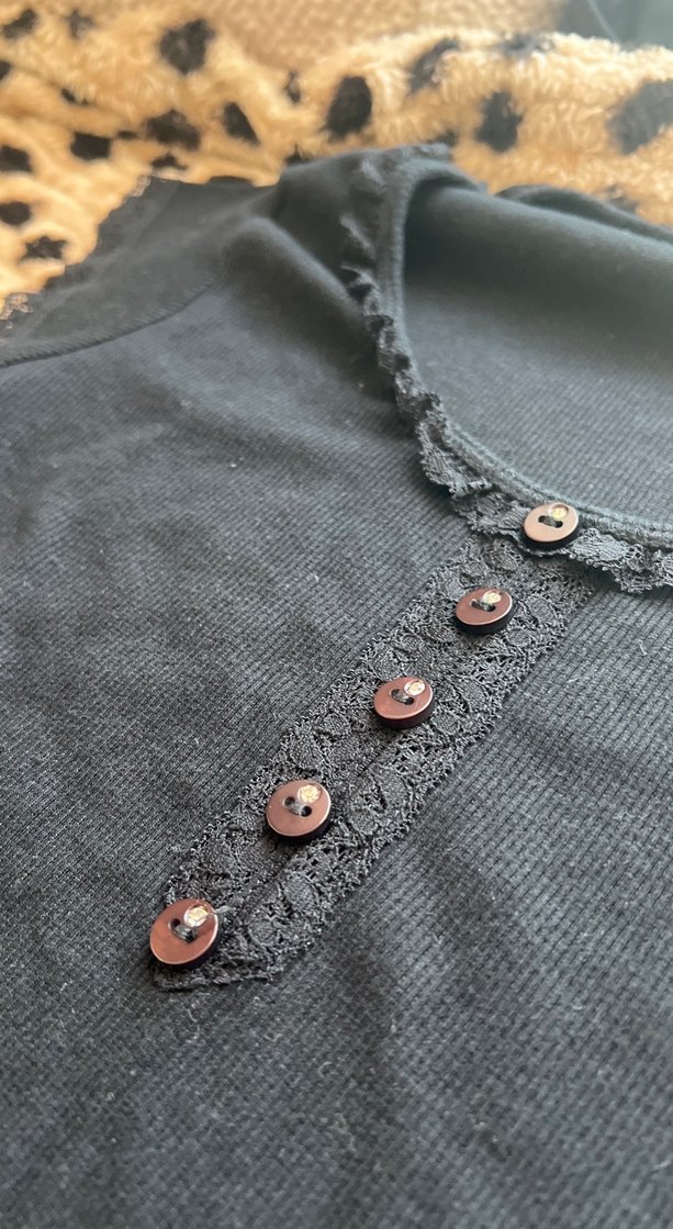 Düğmeli Siyah bluz - Görsel 2