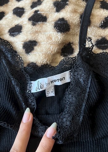 Dantel Detaylı siyah crop - Görsel 2