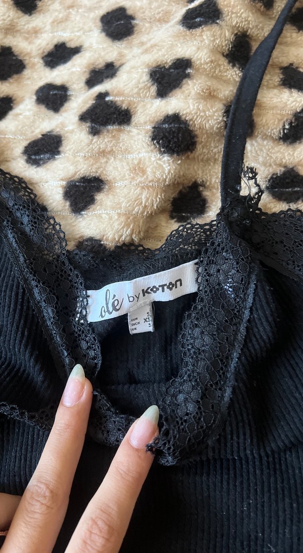 Dantel Detaylı siyah crop - Görsel 2