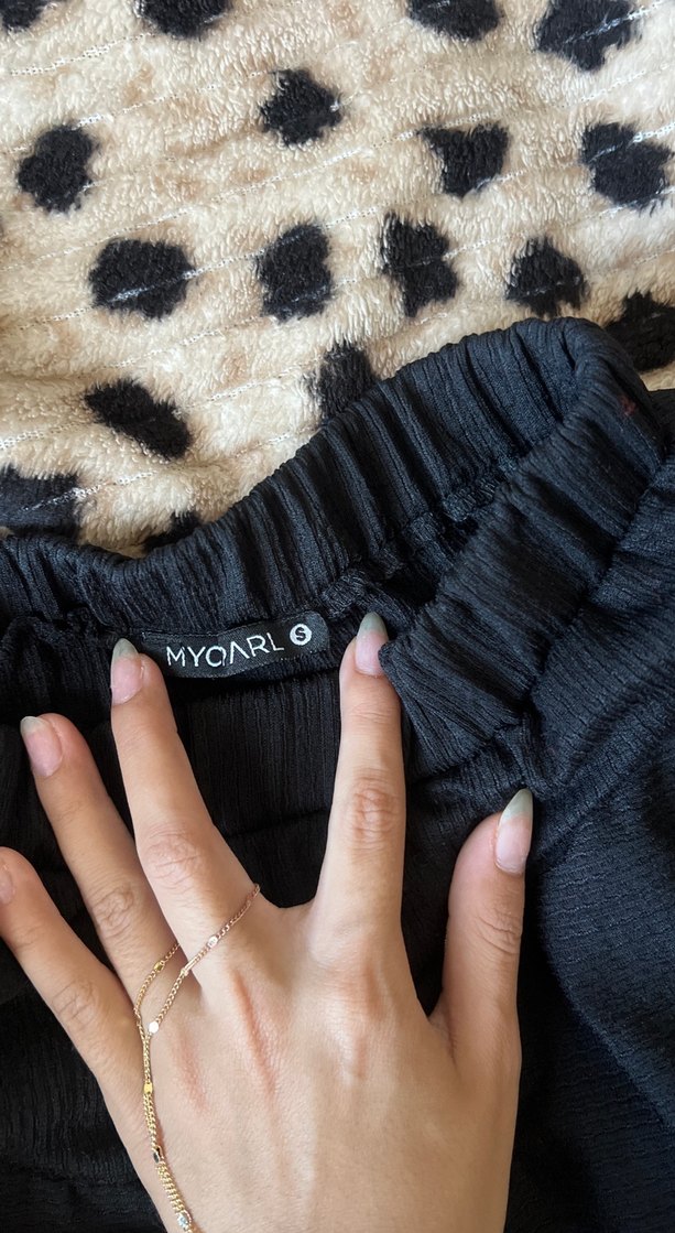 la sarta Siyah Fırfırlı Mini Etek - Görsel 3