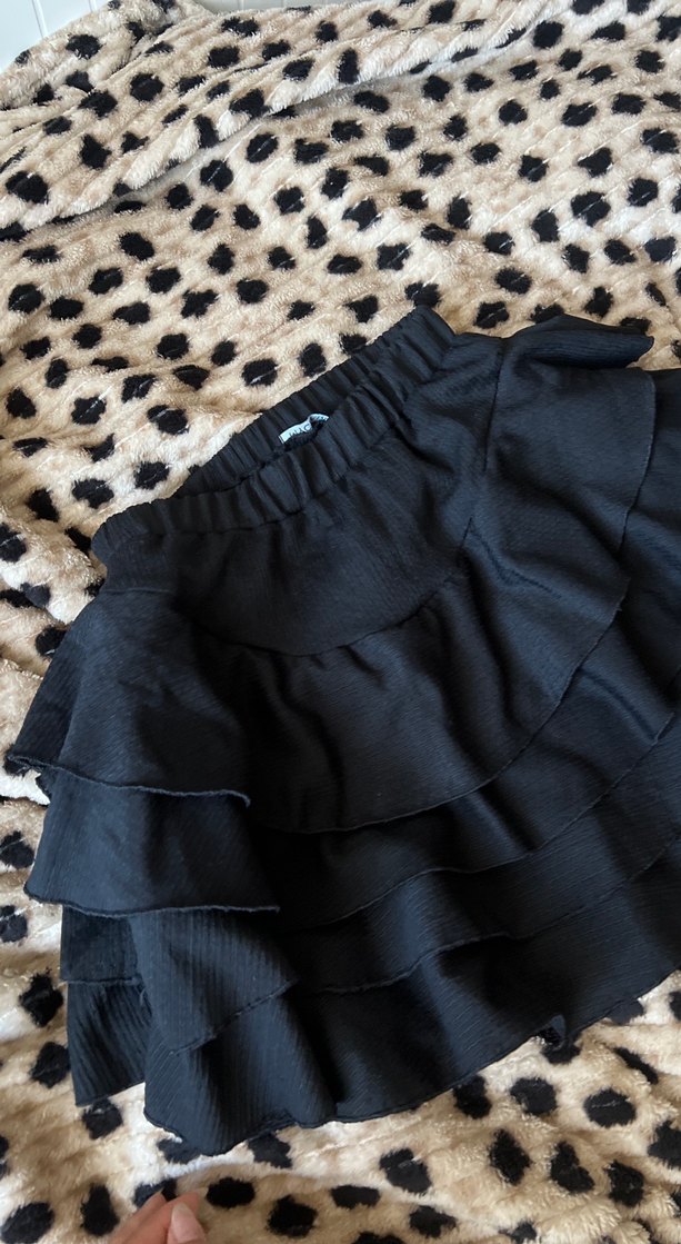 la sarta Siyah Fırfırlı Mini Etek - Görsel 2