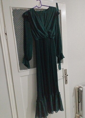Kadın uzun elbise pileli zümrüt yeşili 