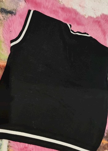 Siyah V Yaka Kafatası Desenli Triko Süveter - Görsel 4