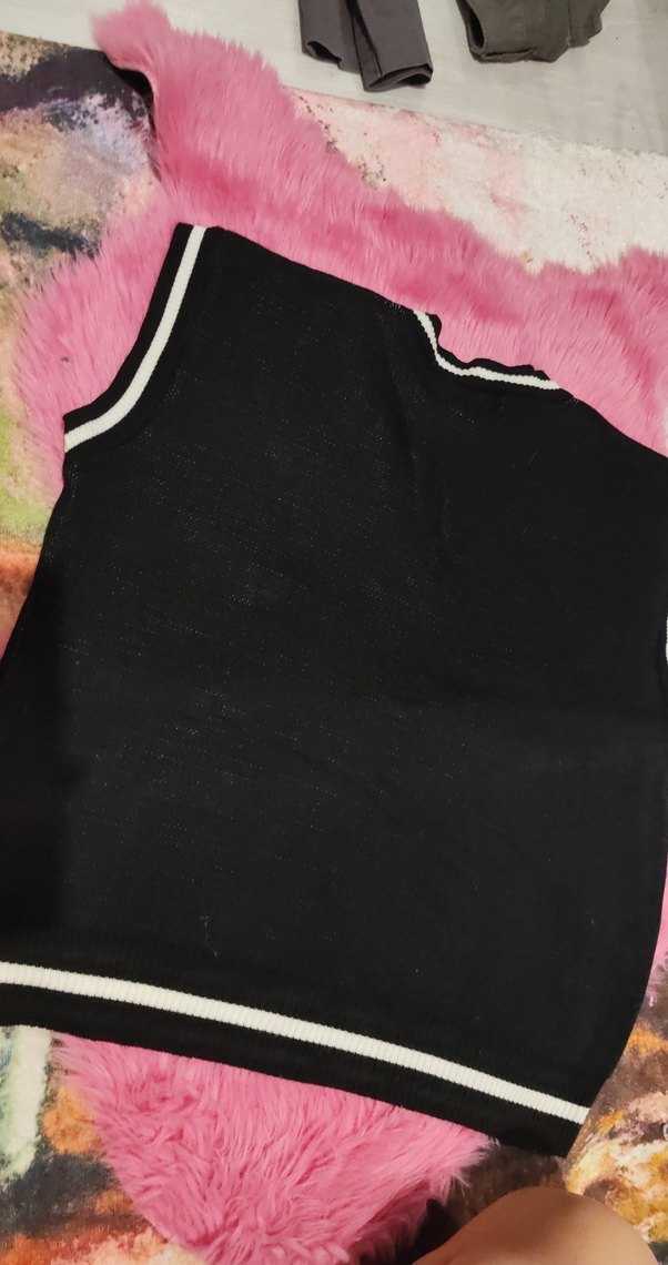 Siyah V Yaka Kafatası Desenli Triko Süveter - Görsel 4