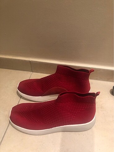 Zara Kırmızı Çorap Sneaker