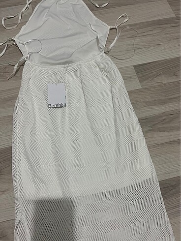 xs Beden Bershka beyaz elbise