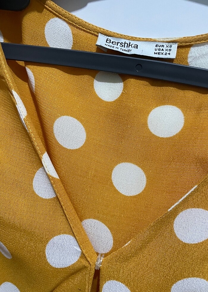 Bershka koyu sarı puantiyeli belden oturtmalı gömlek bluz - Görsel 4