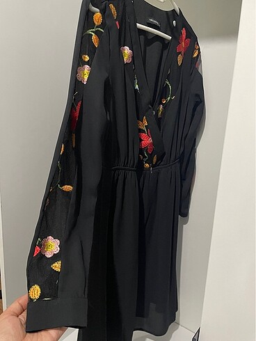 Siyah astarlı şifon kolları çiçekli transparan detaylı belden la - Görsel 3