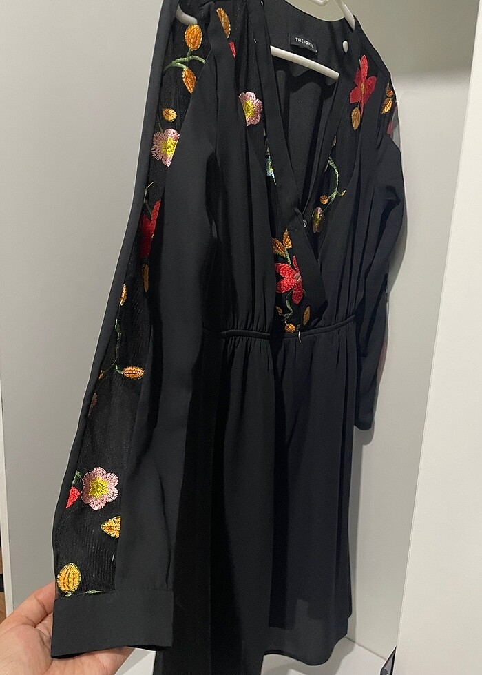 Siyah astarlı şifon kolları çiçekli transparan detaylı belden la - Görsel 3