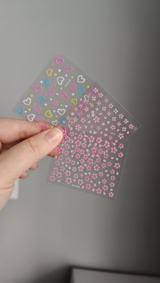 Renkli Pembe Kalp ve Çiçek Tırnak Süsleri - Görsel 2