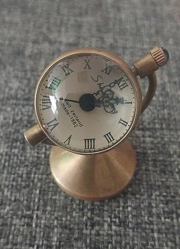 Eskilerden kurmalı akar saniyelik bronz mini saat.