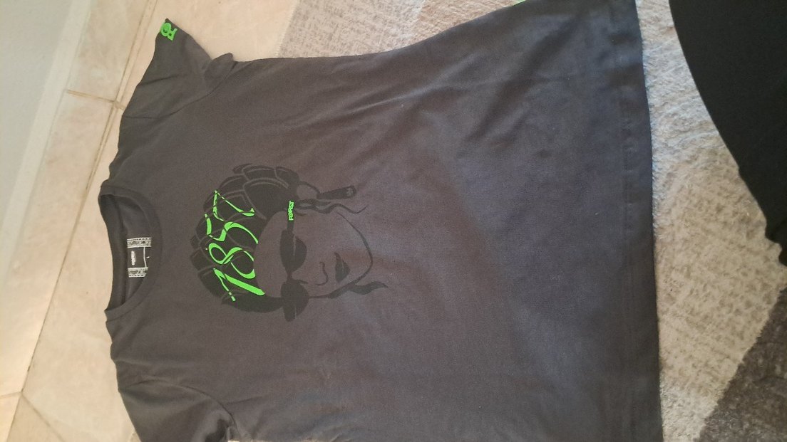 Gri Baskılı Kadın Tişört - Görsel 5