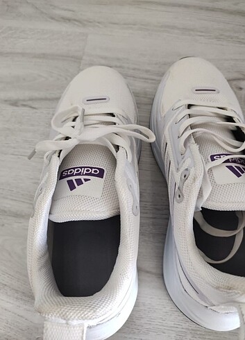 1 2 defa giyilmiş beyaz spor ayakkabı 