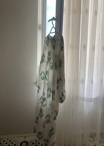 Yeşil Desenli Uzun Transparan Elbise - Görsel 3