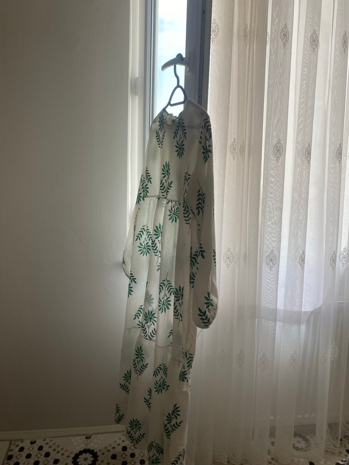 Yeşil Desenli Uzun Transparan Elbise - Görsel 3