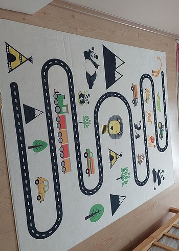 Diğer Çocuklar için Çok Renkli Oyun Halısı