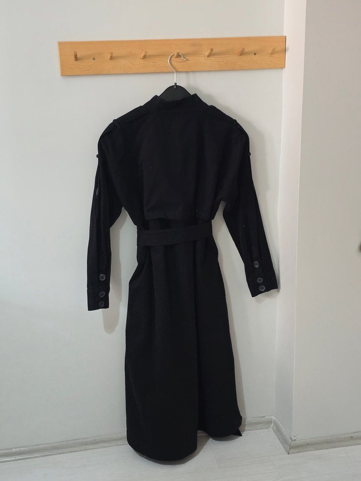 Siyah Uzun Düğmeli Kadın trençkot - Görsel 2