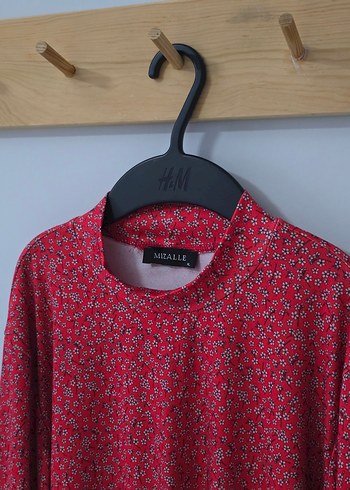 Kırmızı Desenli Uzun Kollu Bluz - Görsel 3