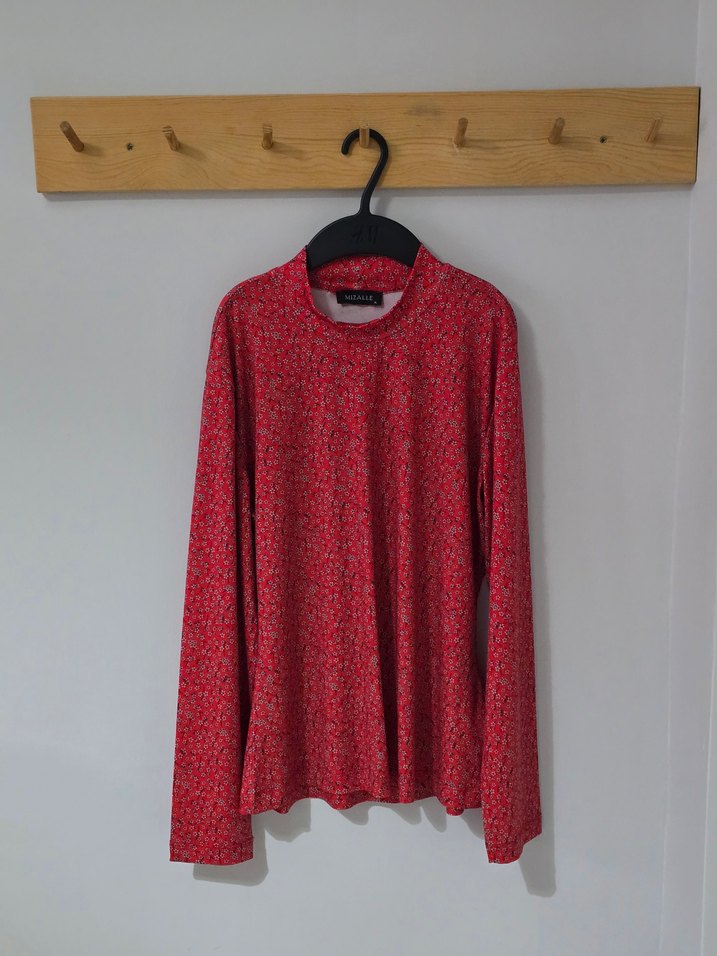 Kırmızı Desenli Uzun Kollu Bluz - Görsel 2