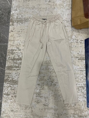 Melike Tatar beli lastikli spor kumaş pantolon