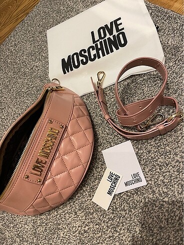 Moschino cok tatli renkte canta