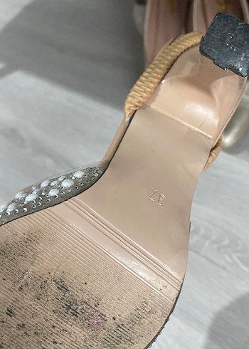 İnci İşlemeli Bej Dolgu Topuklu Kadın Ayakkabı - Görsel 3