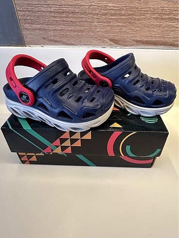 23 Beden lacivert Renk Skechers Hypno Splash Işıklı çocuk terliği